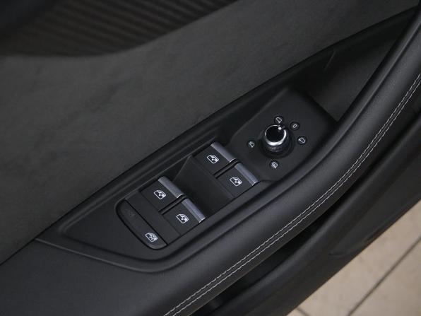 Audi A4 V (B9) Рестайлинг с пробегом 2019 года, цена 3 690 000 рублей, 121604 км, универсал, Автокод Объявления