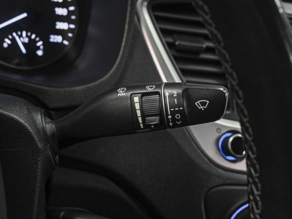 Hyundai Solaris II с пробегом 2018 года, цена 1 329 000 рублей, 167545 км, седан, Автокод Объявления