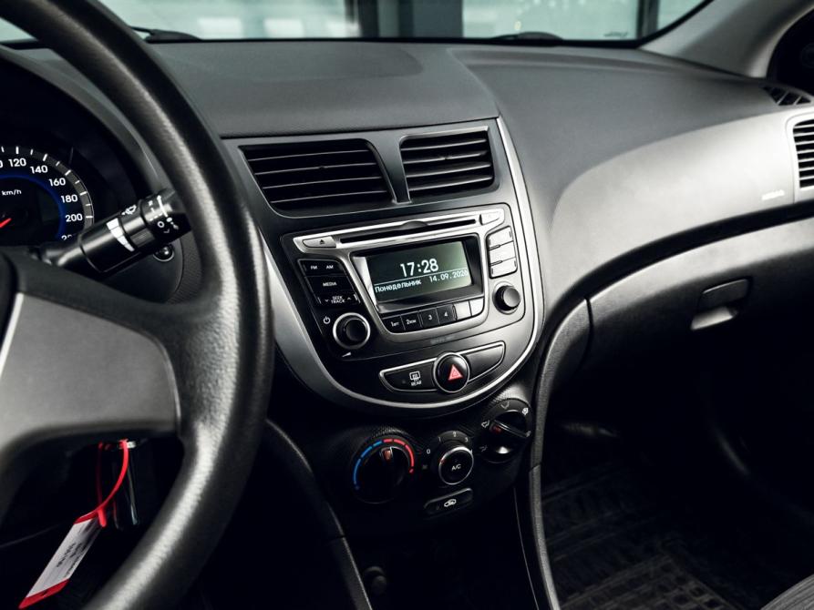 Hyundai Solaris I Рестайлинг Екатеринбург  - изображение 12