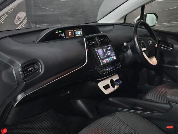 Toyota Prius IV (XW50) с пробегом 2016 года, цена 1 800 000 рублей, 171800 км, лифтбек, Автокод Объявления