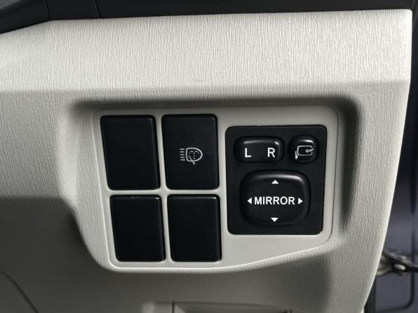 Toyota Prius III (XW30) с пробегом 2010 года, цена 938 000 рублей, 251599 км, лифтбек, Автокод Объявления