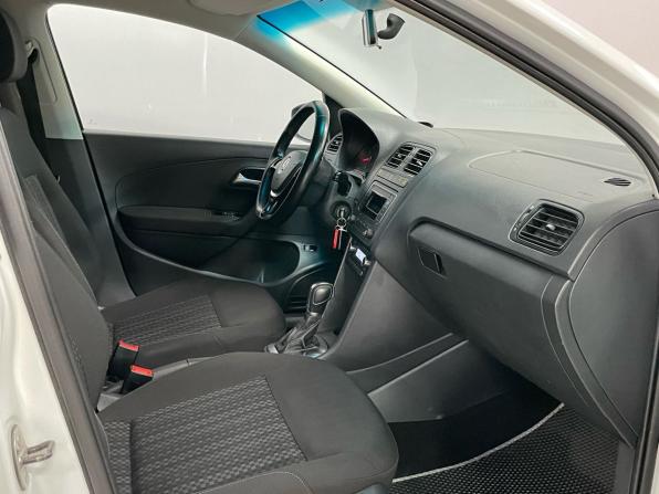 Volkswagen Polo V Рестайлинг с пробегом 2018 года, цена 1 190 000 рублей, 147755 км, седан, Автокод Объявления