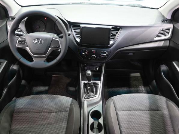 Hyundai Solaris II с пробегом 2017 года, цена 1 029 900 рублей, 108000 км, седан, Автокод Объявления