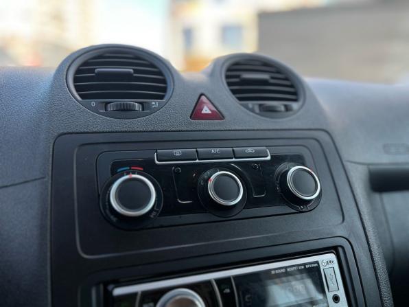 Volkswagen Caddy III Рестайлинг с пробегом 2012 года, цена 1 258 000 рублей, 60505 км, компактвэн, Автокод Объявления