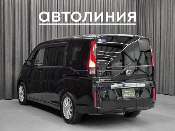 Honda Stepwgn V с пробегом 2016 года, цена 1 620 000 рублей, 120000 км, минивэн, Автокод Объявления