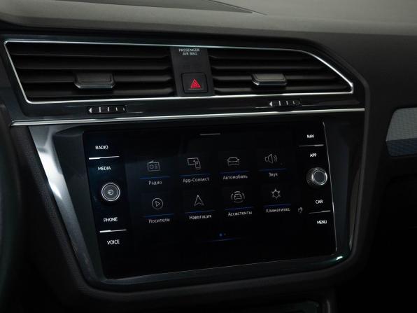 Volkswagen Tiguan II Рестайлинг с пробегом 2021 года, цена 2 960 000 рублей, 50590 км, внедорожник, Автокод Объявления