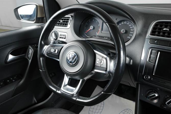 Volkswagen Polo V Рестайлинг с пробегом 2020 года, цена 1 159 000 рублей, 119600 км, седан, Автокод Объявления