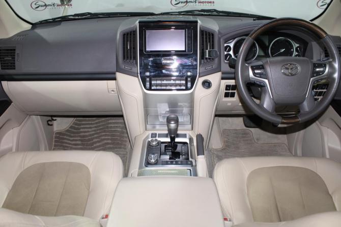 Toyota Land Cruiser 200 Series Рестайлинг 2 с пробегом 2019 года, цена 7 300 000 рублей, 36300 км, внедорожник, Автокод Объявления
