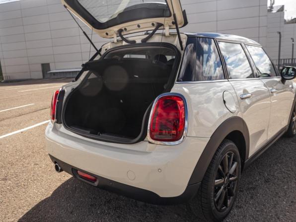 Mini Hatch III (F55/F56) Рестайлинг с пробегом 2019 года, цена 2 290 000 рублей, 26024 км, хэтчбек, Автокод Объявления
