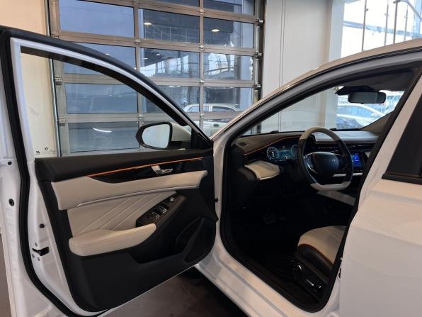 Dongfeng Shine Max с пробегом 2023 года, цена 2 338 000 рублей, 4504 км, седан, Автокод Объявления