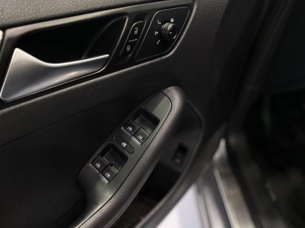 Volkswagen Jetta VI Рестайлинг с пробегом 2016 года, цена 999 900 рублей, 365250 км, седан, Автокод Объявления