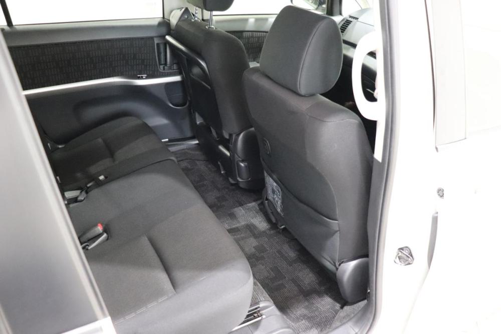 Toyota ISis I Рестайлинг Иркутск  - изображение 19