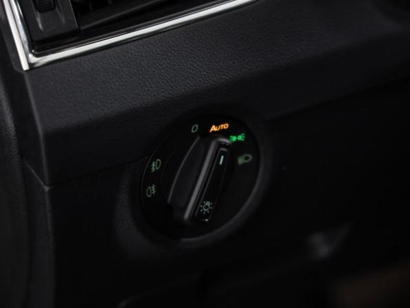 Skoda Octavia III (A7) Рестайлинг с пробегом 2018 года, цена 1 569 000 рублей, 176308 км, лифтбек, Автокод Объявления