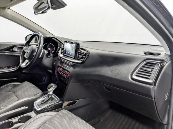 Kia Ceed III с пробегом 2019 года, цена 1 750 000 рублей, 112014 км, универсал, Автокод Объявления