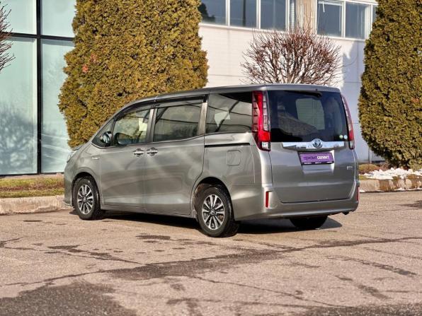 Toyota Noah III (R80) с пробегом 2015 года, цена 1 840 000 рублей, 109217 км, минивэн, Автокод Объявления