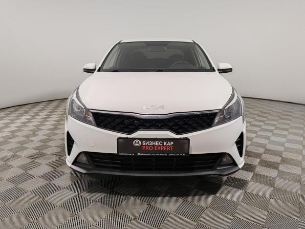 Kia Rio IV Рестайлинг с пробегом 2022 года, цена 1 549 000 рублей, 67599 км, седан, Автокод Объявления