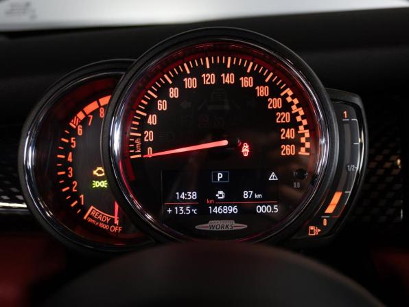Mini Hatch III (F55/F56) Рестайлинг с пробегом 2018 года, цена 2 130 000 рублей, 146000 км, хэтчбек, Автокод Объявления
