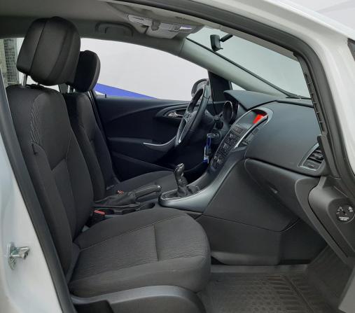 Opel Astra J Рестайлинг с пробегом 2013 года, цена 950 000 рублей, 61066 км, седан, Автокод Объявления