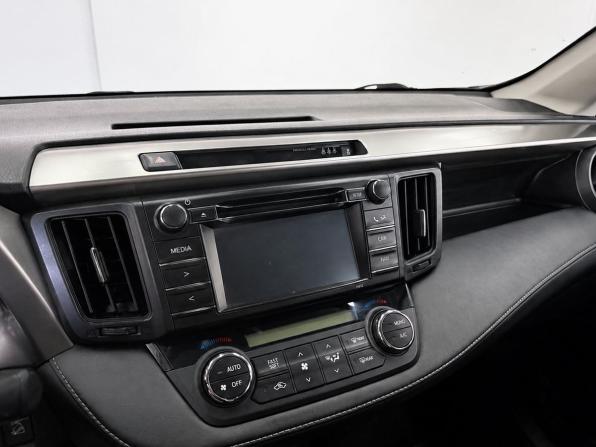 Toyota RAV4 IV (XA40) Рестайлинг с пробегом 2016 года, цена 2 449 000 рублей, 79800 км, внедорожник, Автокод Объявления