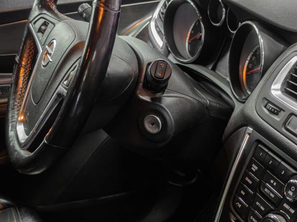 Opel Mokka I с пробегом 2012 года, цена 1 149 900 рублей, 180000 км, внедорожник, Автокод Объявления