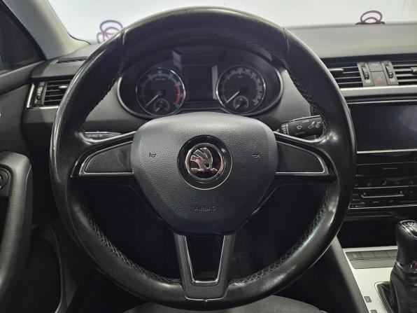 Skoda Octavia III (A7) Рестайлинг с пробегом 2018 года, цена 1 592 000 рублей, 209435 км, лифтбек, Автокод Объявления