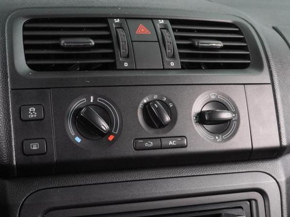 Skoda Fabia II Рестайлинг с пробегом 2012 года, цена 774 000 рублей, 131048 км, хэтчбек, Автокод Объявления