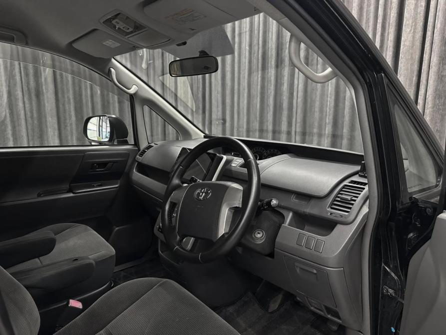 Toyota Noah II (R70) Красноярск  - изображение 10