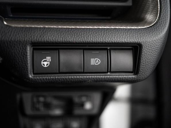 Toyota Prius V (XW60) с пробегом 2023 года, цена 4 360 000 рублей, 13255 км, лифтбек, Автокод Объявления
