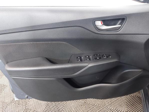 Hyundai Solaris II с пробегом 2018 года, цена 1 070 000 рублей, 124400 км, седан, Автокод Объявления
