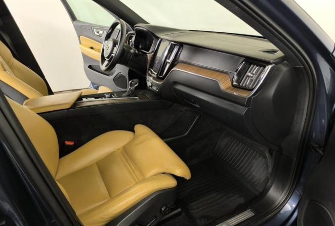 Volvo XC60 II с пробегом 2018 года, цена 3 000 000 рублей, 136991 км, внедорожник, Автокод Объявления