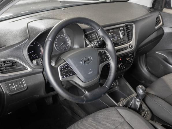 Hyundai Solaris II с пробегом 2018 года, цена 899 700 рублей, 231492 км, седан, Автокод Объявления