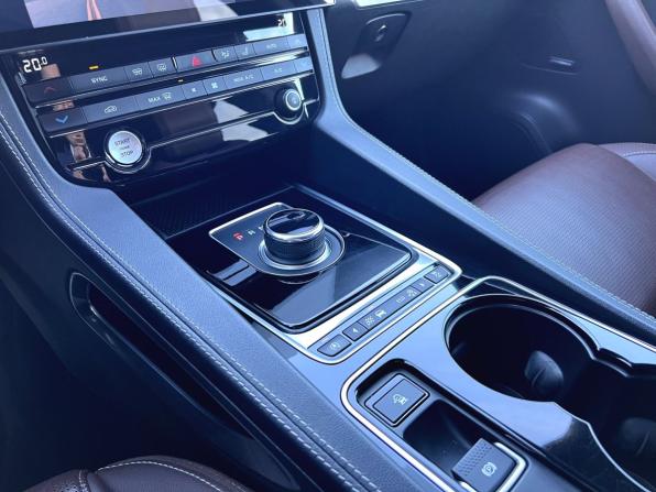 Jaguar F-Pace I с пробегом 2016 года, цена 3 080 000 рублей, 150148 км, внедорожник, Автокод Объявления