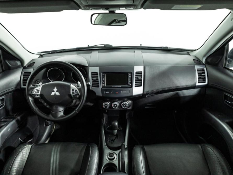 Mitsubishi Outlander II Рестайлинг Санкт-Петербург  - изображение 13
