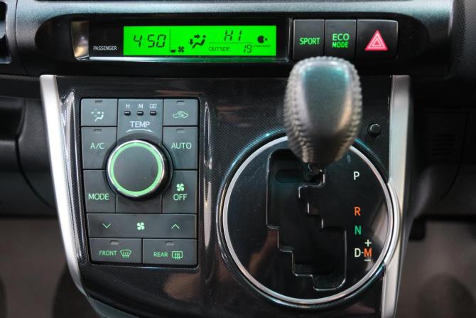Toyota Wish II Рестайлинг с пробегом 2012 года, цена 1 529 000 рублей, 164000 км, минивэн, Автокод Объявления