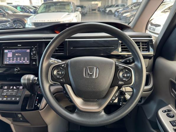 Honda Stepwgn V Рестайлинг с пробегом 2018 года, цена 1 789 000 рублей, 177270 км, минивэн, Автокод Объявления