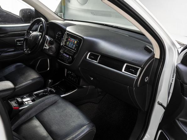 Mitsubishi Outlander III Рестайлинг 2 с пробегом 2017 года, цена 1 879 000 рублей, 267341 км, внедорожник, Автокод Объявления