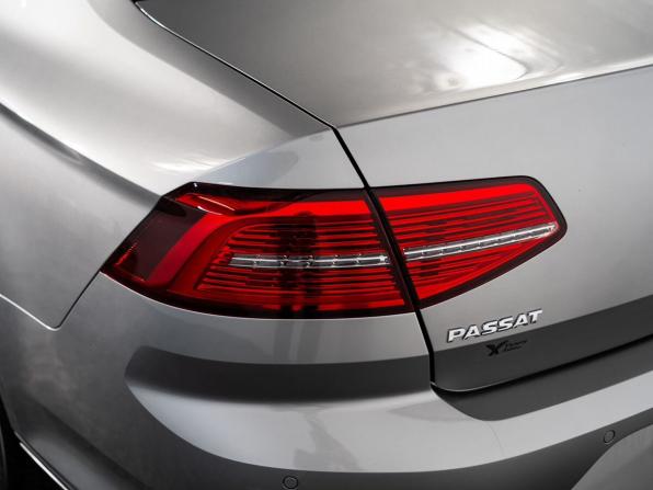 Volkswagen Passat B8 с пробегом 2015 года, цена 1 800 000 рублей, 50939 км, седан, Автокод Объявления