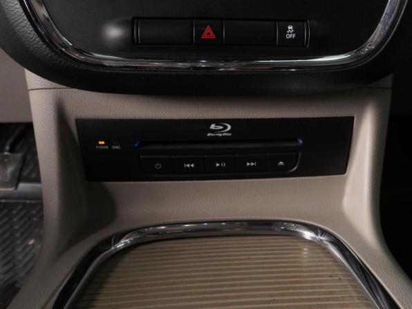 Chrysler Voyager V Рестайлинг с пробегом 2014 года, цена 1 885 000 рублей, 225167 км, минивэн, Автокод Объявления