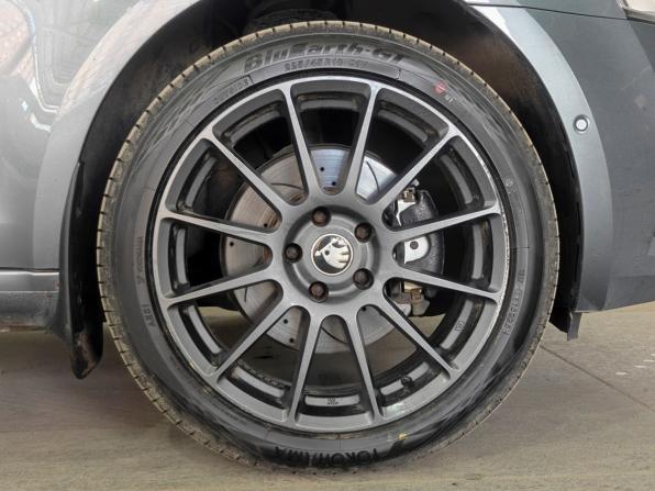 Skoda Octavia III (A7) Рестайлинг с пробегом 2018 года, цена 1 470 000 рублей, 355708 км, лифтбек, Автокод Объявления