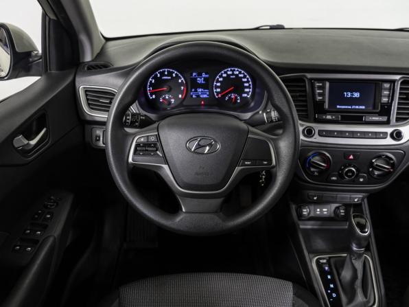 Hyundai Solaris II с пробегом 2018 года, цена 1 350 000 рублей, 46008 км, седан, Автокод Объявления