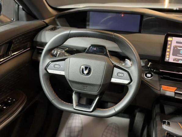 Changan UNI-V I с пробегом 2023 года, цена 2 350 000 рублей, 6312 км, лифтбек, Автокод Объявления
