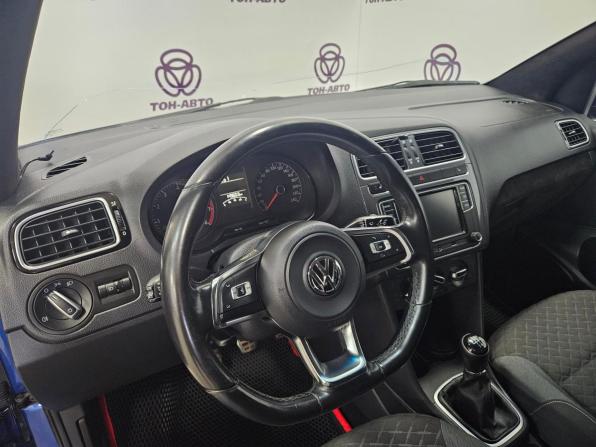 Volkswagen Polo V Рестайлинг с пробегом 2018 года, цена 1 015 000 рублей, 149601 км, седан, Автокод Объявления
