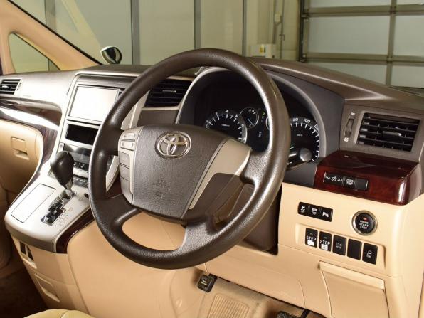 Toyota Vellfire I с пробегом 2014 года, цена 2 325 995 рублей, 133502 км, минивэн, Автокод Объявления