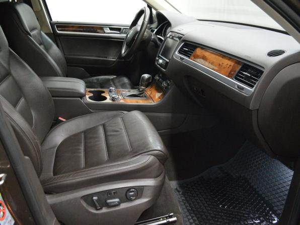 Volkswagen Touareg II с пробегом 2011 года, цена 1 365 000 рублей, 356980 км, внедорожник, Автокод Объявления