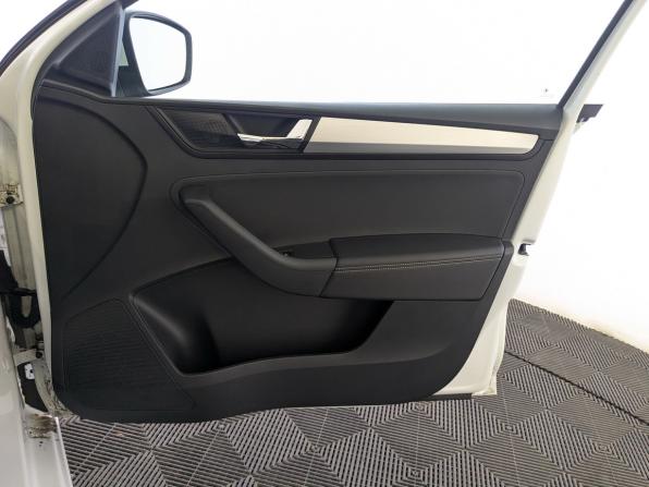 Skoda Rapid I Рестайлинг с пробегом 2019 года, цена 1 445 000 рублей, 50978 км, лифтбек, Автокод Объявления