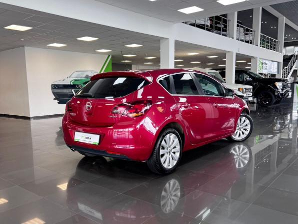 Opel Astra J с пробегом 2011 года, цена 645 000 рублей, 224871 км, хэтчбек, Автокод Объявления
