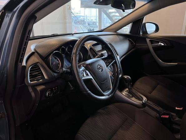 Opel Astra J Рестайлинг с пробегом 2013 года, цена 722 000 рублей, 176100 км, седан, Автокод Объявления
