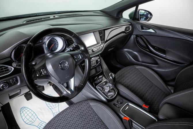 Opel Astra K с пробегом 2018 года, цена 1 369 000 рублей, 166621 км, универсал, Автокод Объявления
