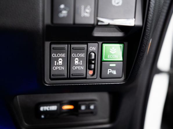 Honda Odyssey V Рестайлинг с пробегом 2018 года, цена 2 500 000 рублей, 56472 км, минивэн, Автокод Объявления