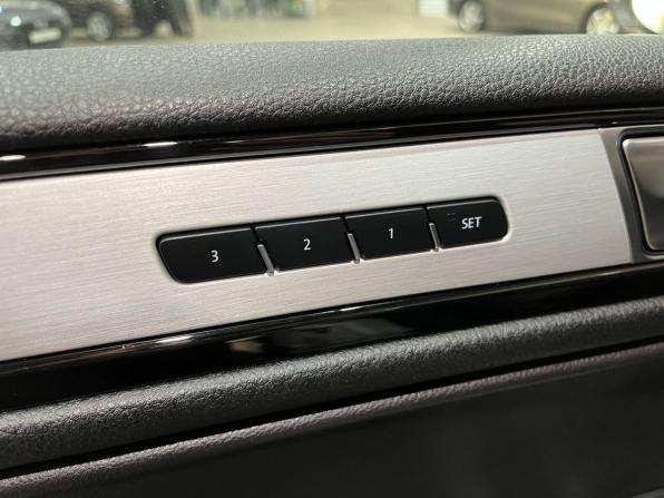 Volkswagen Touareg II Рестайлинг с пробегом 2018 года, цена 3 370 000 рублей, 159070 км, внедорожник, Автокод Объявления